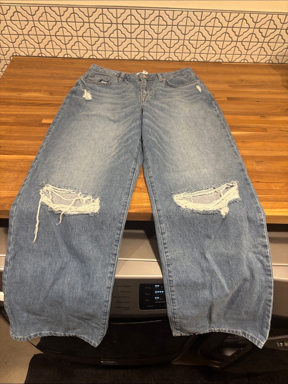 Forever 21 Light Wash 90's Fit Jeans